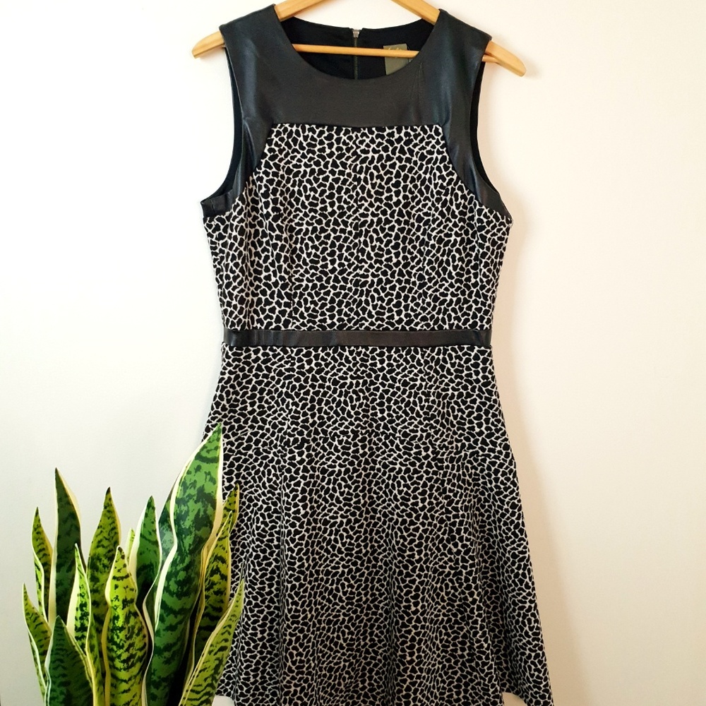Full Flirty Skirt, Giraffe Animal Pattern - Picture 7 of 7